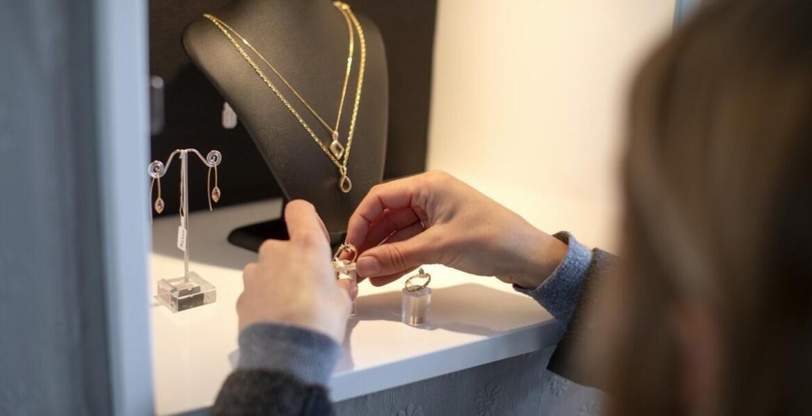 Jak profesjonalna wycena wpływa na wartość biżuterii w skupie?