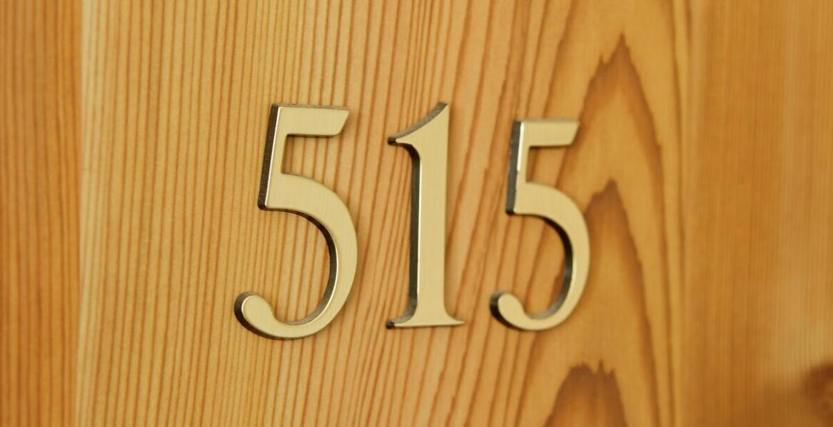 Wizytówki premium – jakie uszlachetnienia zwiększają ich atrakcyjność?