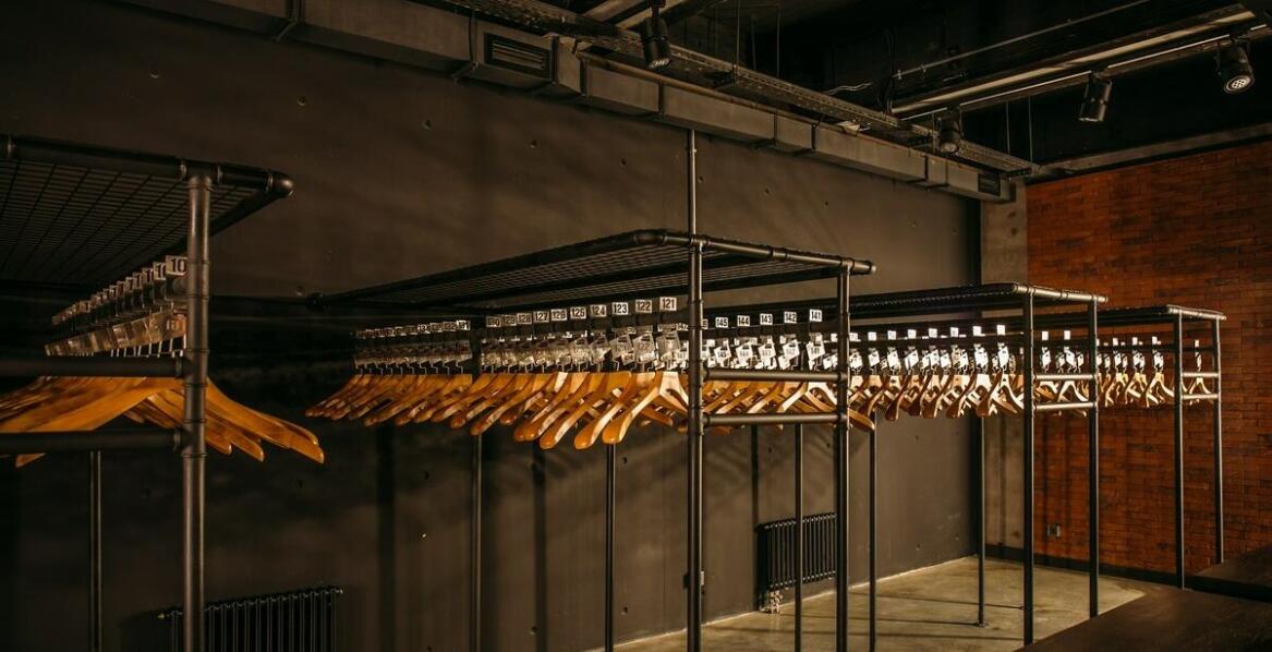 Wpływ dywanu czarnego 160x220 na organizację przestrzeni w nowoczesnych magazynach