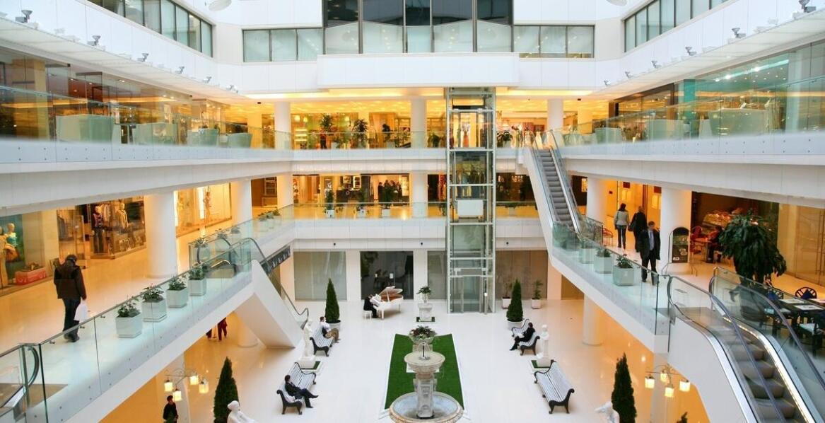 Efektywne zarządzanie usługami porządkowymi w dużych obiektach handlowych