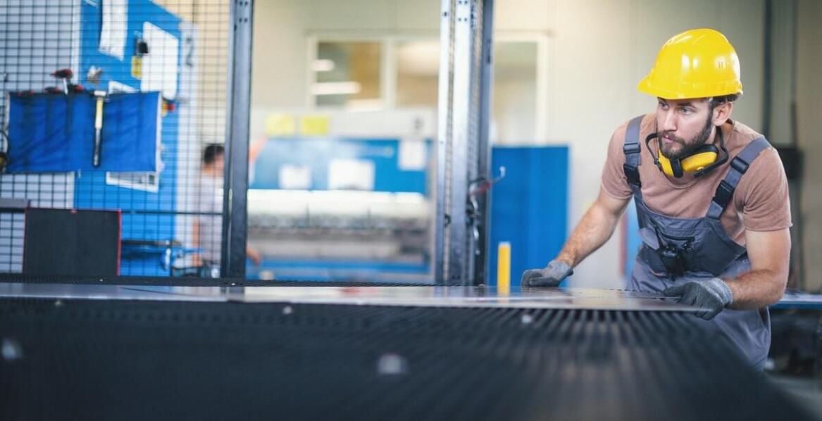 Kluczowe zalety bram przemysłowych w kontekście bezpieczeństwa