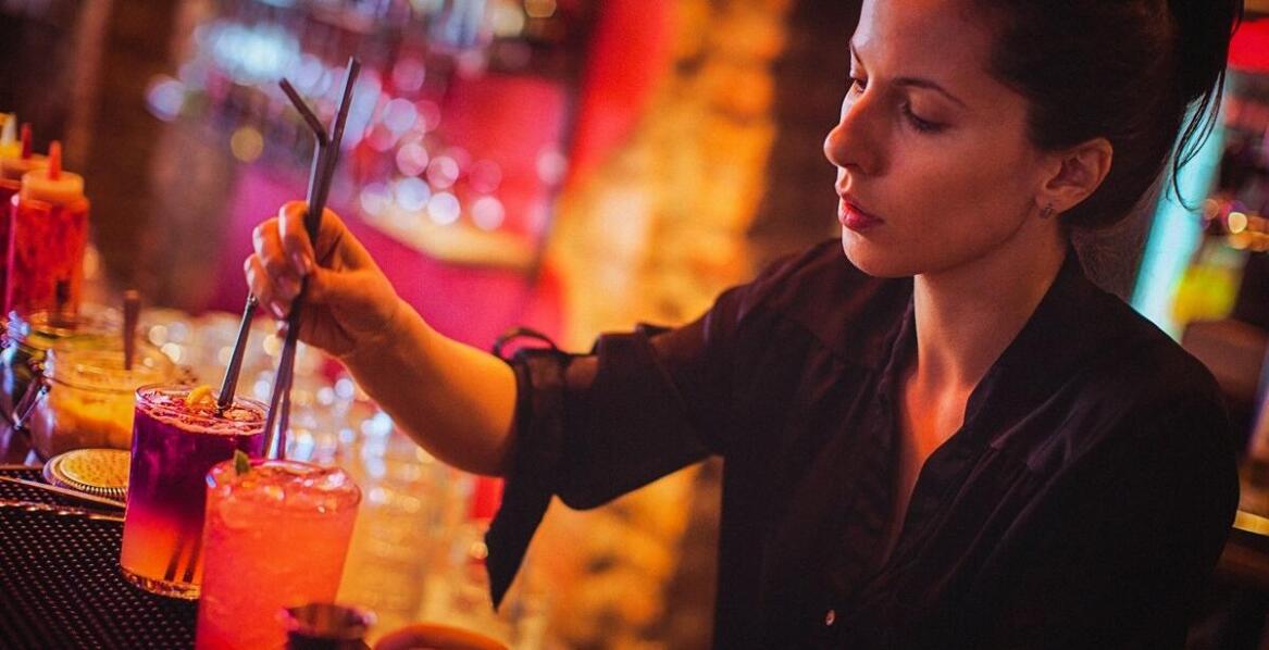 Jak mata barowa wpływa na estetykę prezentacji drinków?