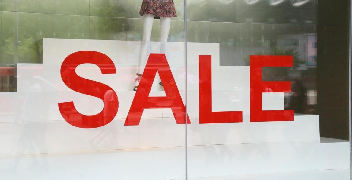 Czy warto czekać na promocje, aby kupić odkurzacz w lepszej cenie?