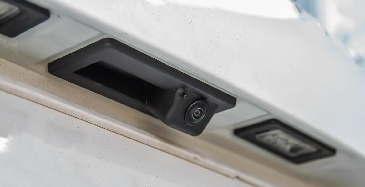 Asystenci bezpieczeństwa w Mercedes V Klasa – jak zwiększają ochronę?