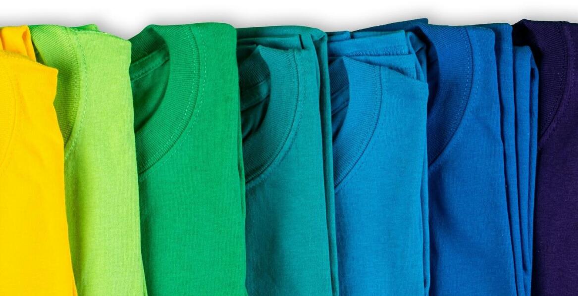 Jakie materiały dominują w ubraniach dziecięcych z oferty online?