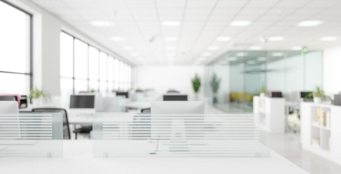 Jak często powinno się stosować zamgławianie w biurach?