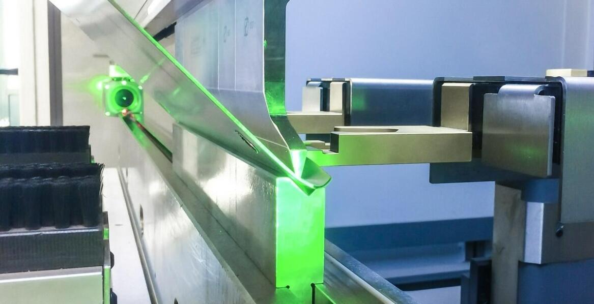 Jak zaginarki hydrauliczne wspierają procesy produkcyjne w przemyśle metalowym?