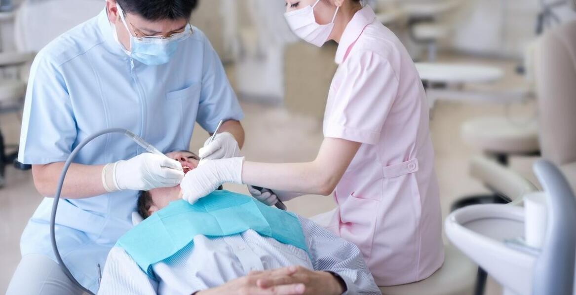 Jak praktyki zawodowe wspierają rozwój przyszłych higienistek stomatologicznych?