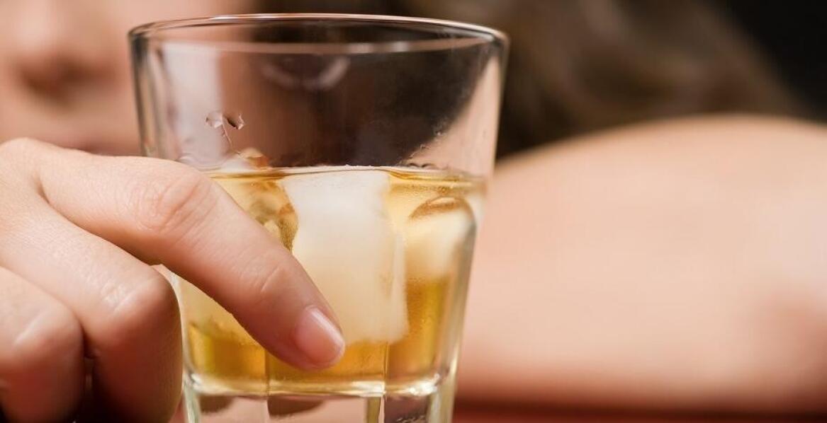 Jak programy detoksykacyjne wspierają proces zdrowienia z alkoholizmu?