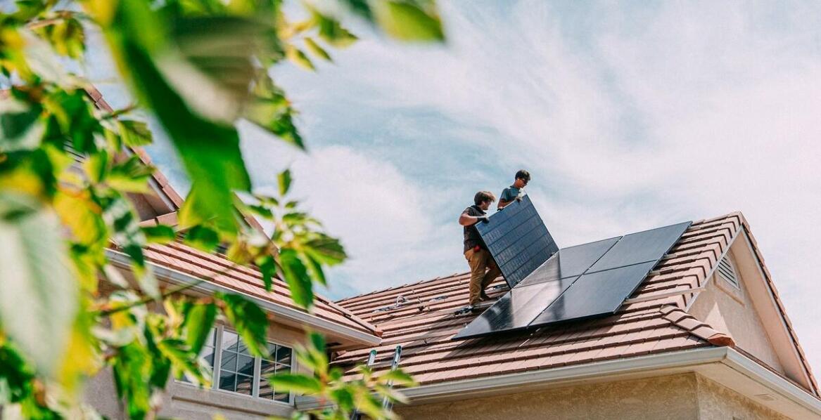 W jaki sposób darmowe konsultacje z ekipą montażową mogą wpłynąć na decyzję o inwestycji w fotowoltaikę?