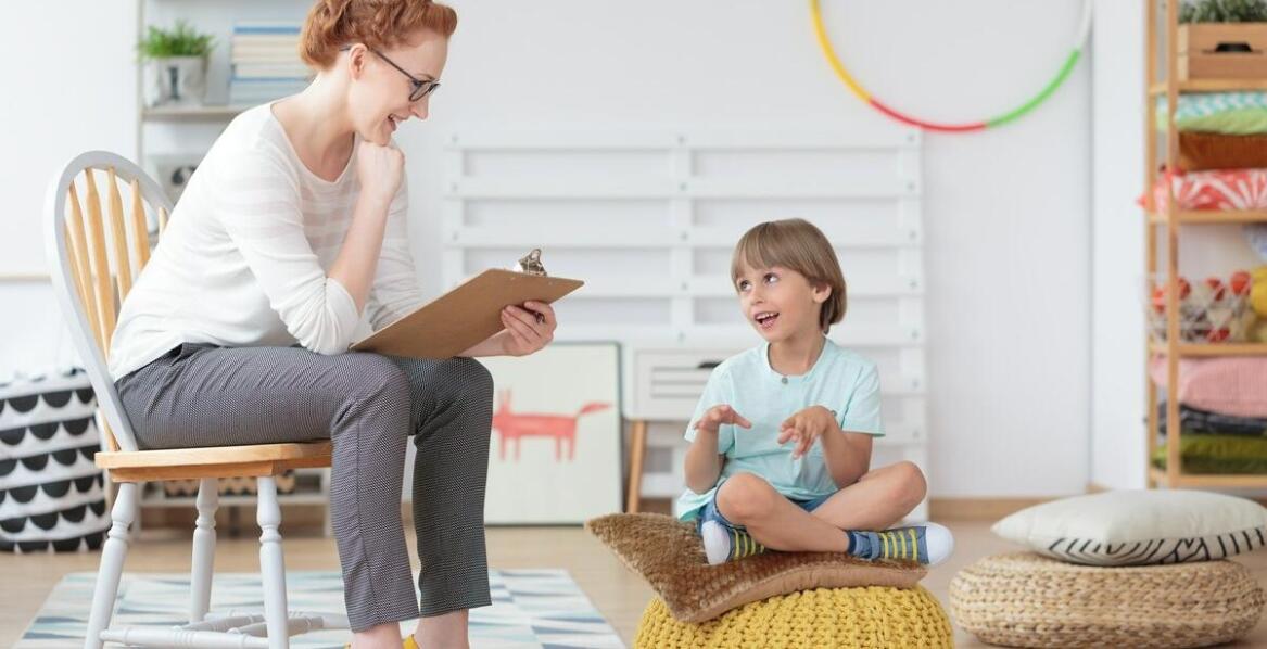 Jakie są główne cele terapii Tomatis dla dzieci z deficytem uwagi?