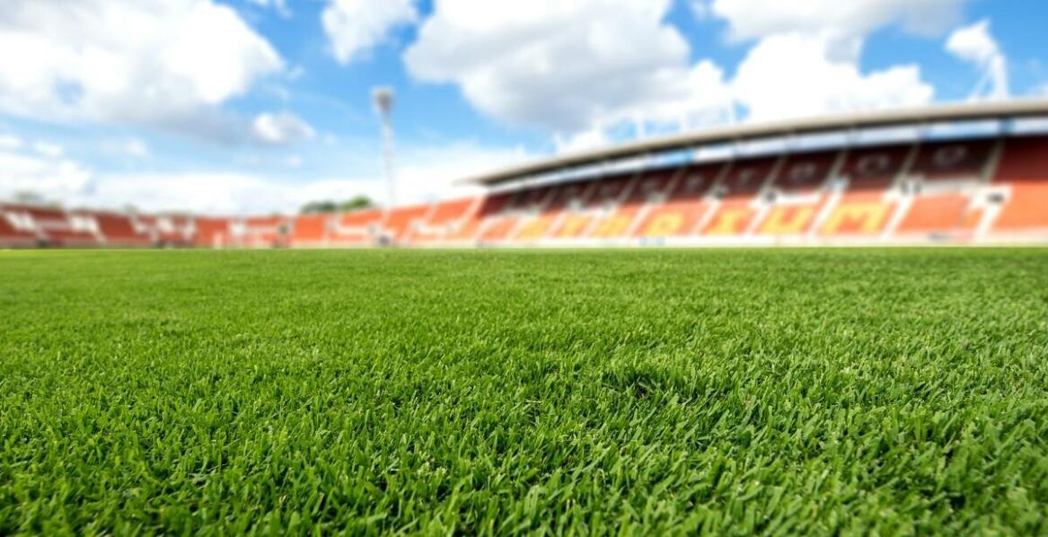 Wybór odpowiedniego ogrodzenia dla obiektów sportowych – kluczowe aspekty