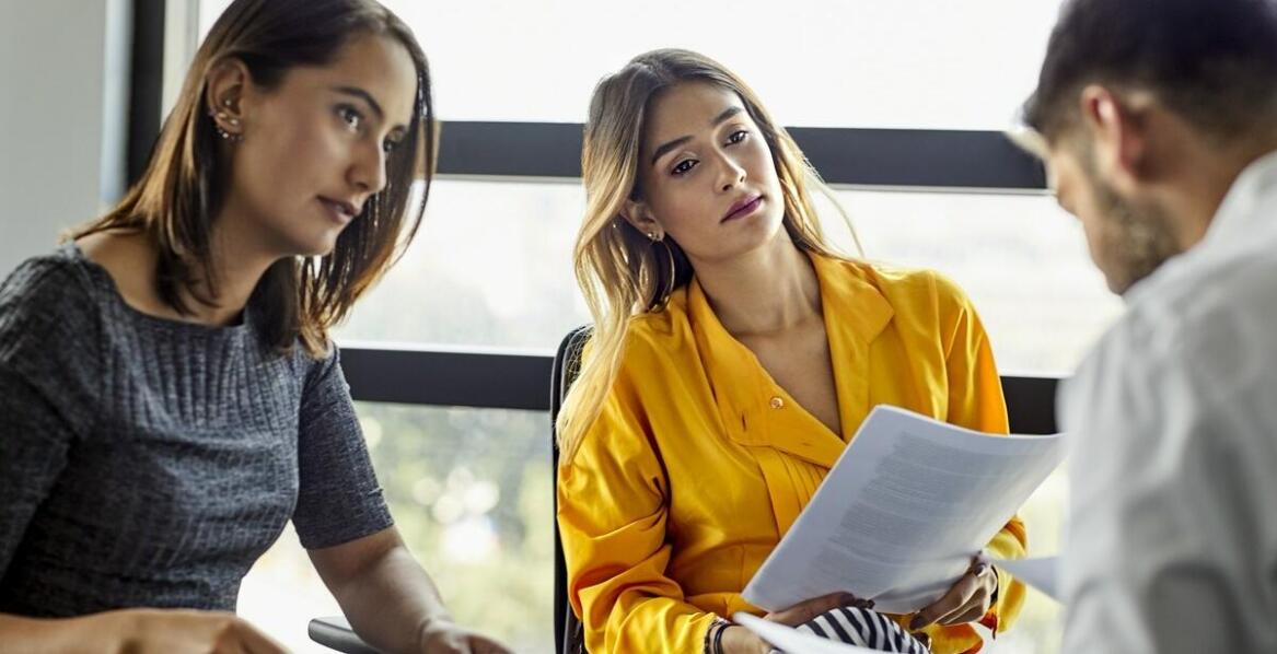 Jak tłumaczenia z hiszpańskiego wspierają współpracę w handlu międzynarodowym?