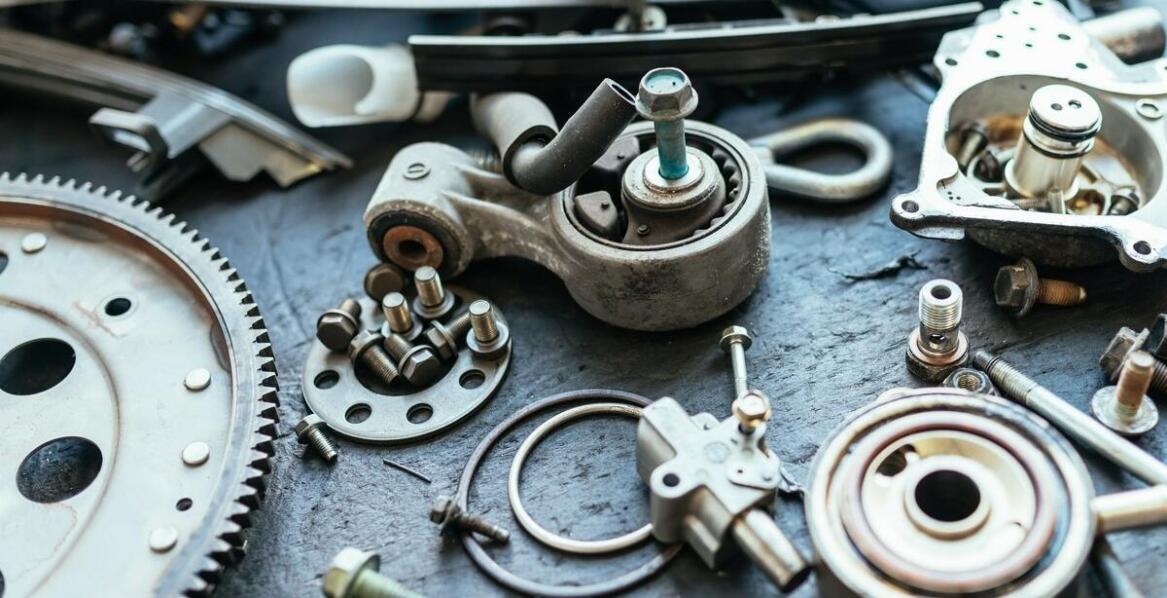 Części zamienne do wózków paletowych – jak zapewnić ich dostępność?