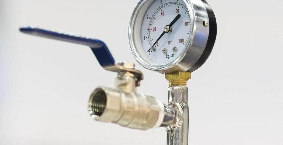 Jak iniektory wspomagają proces iniekcji ciśnieniowej?