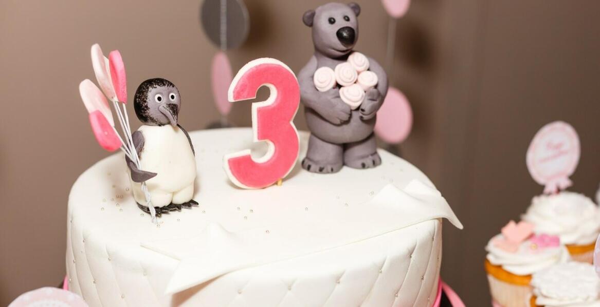 Najciekawsze motywy do wykorzystania literek z masy cukrowej na przyjęciach dziecięcych