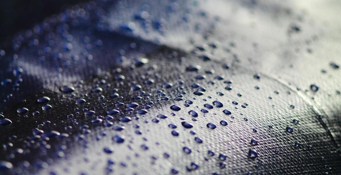 Najlepsze metody na pranie kurtek z puchem bez utraty jakości wypełnienia