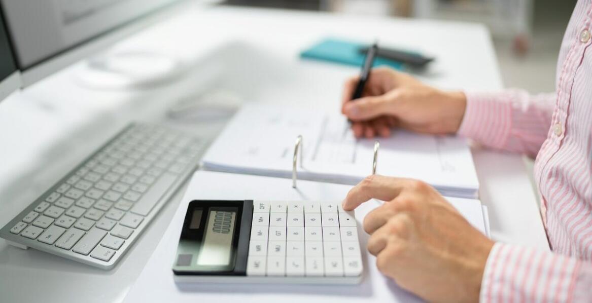 Usługi księgowe — zakres, korzyści i najważniejsze informacje o biurach rachunkowych