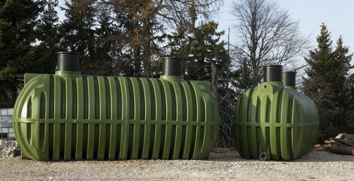 Jak wybrać najlepszy system odwodnienia dla swojej domowej oczyszczalni ścieków?