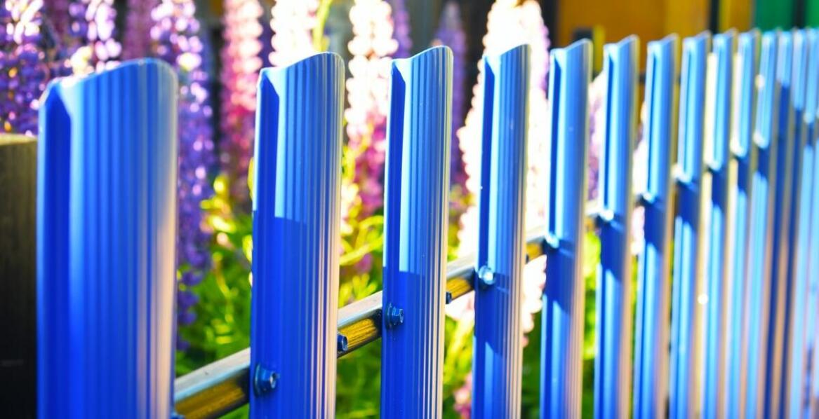 Rola ekologicznych materiałów w produkcji ogrodzeń palisadowych