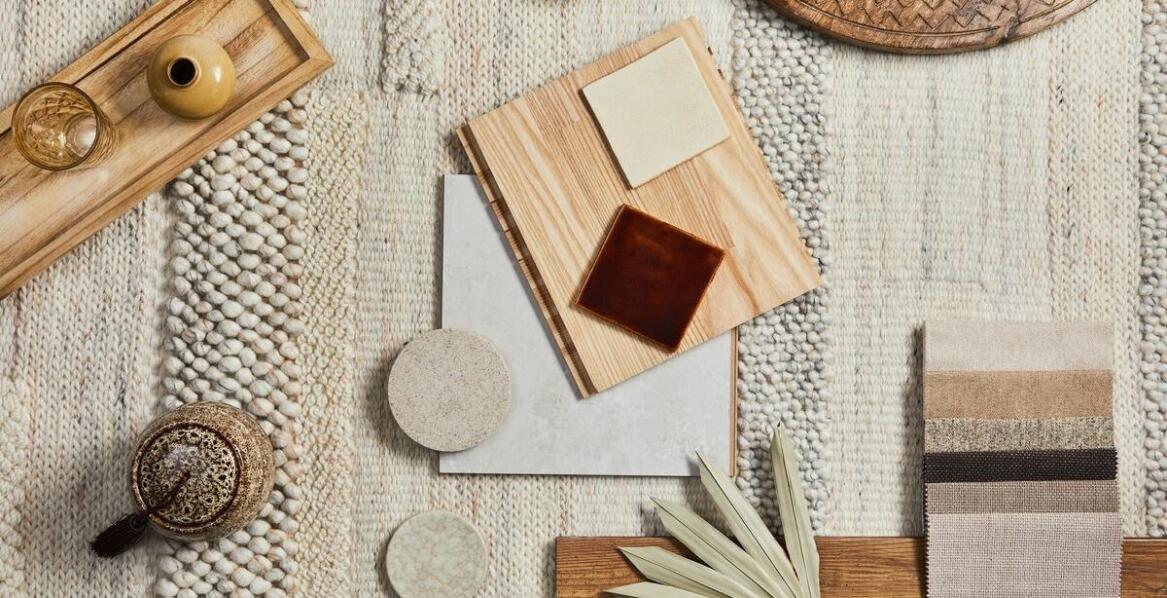 Kapcie hotelowe z logo – jak wybrać odpowiednie dla różnych typów gości?