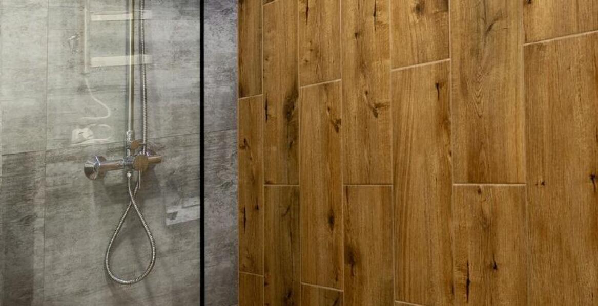 Jak dopasować deszczownicę natryskową do małej łazienki?