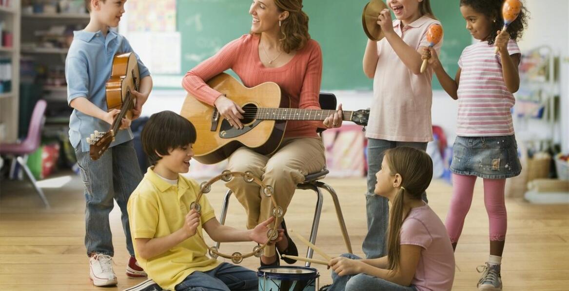 Kreatywne zabawy z tarką: jak wykorzystać ten instrument muzyczny w domu