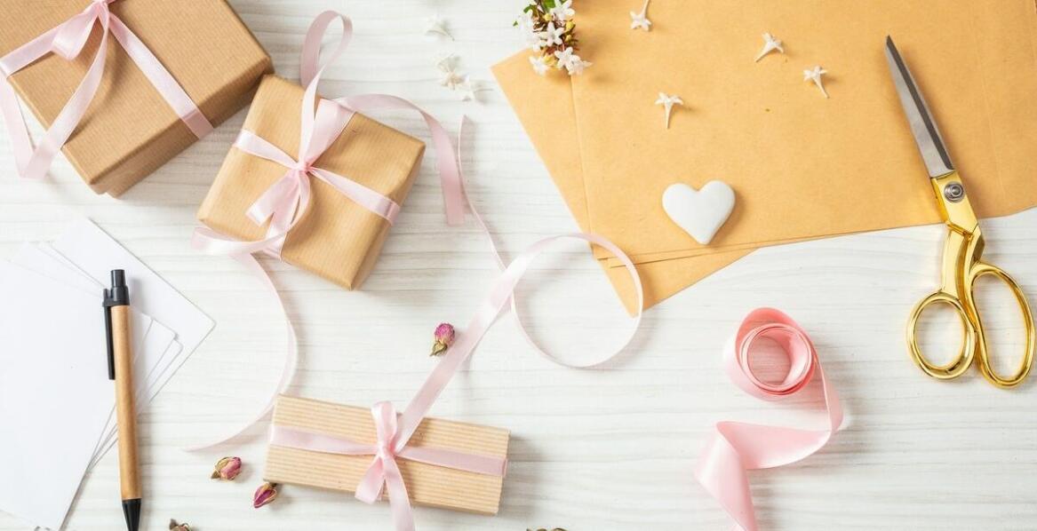 Jak wybrać kartki na ślub, które będą pasować do stylu wesela?