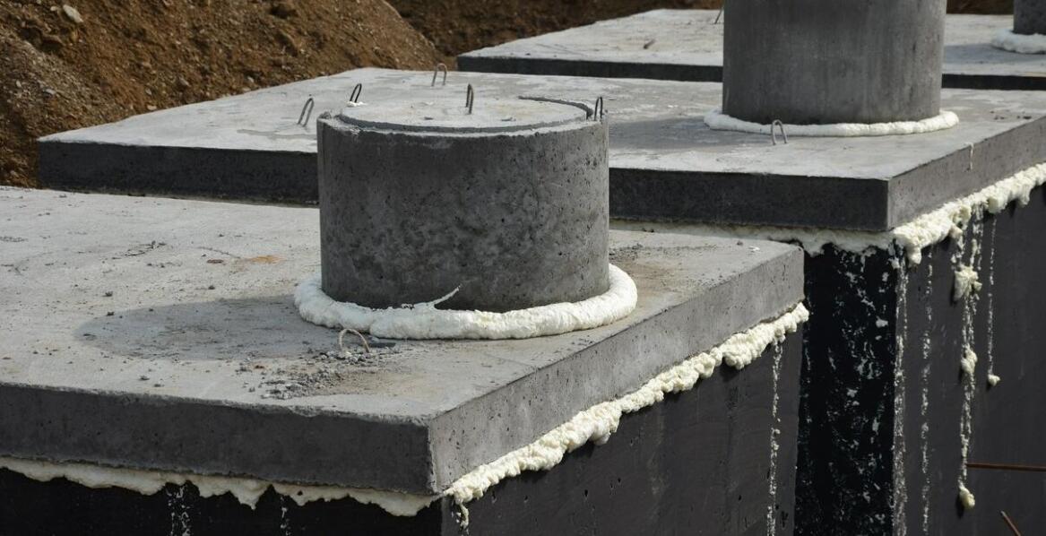 Nadproża betonowe – wytrzymałość i funkcje w nowoczesnym budownictwie