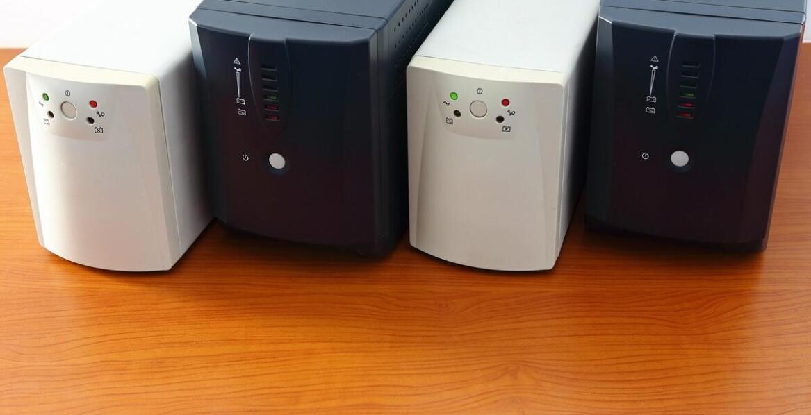 Zasilacze awaryjne UPS – najważniejsze funkcje i zastosowania w praktyce