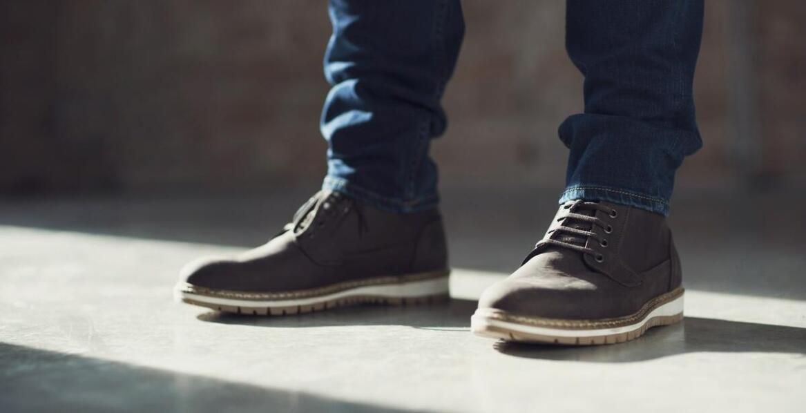 Skórzane sneakersy męskie – na co zwracać uwagę przy wyborze obuwia