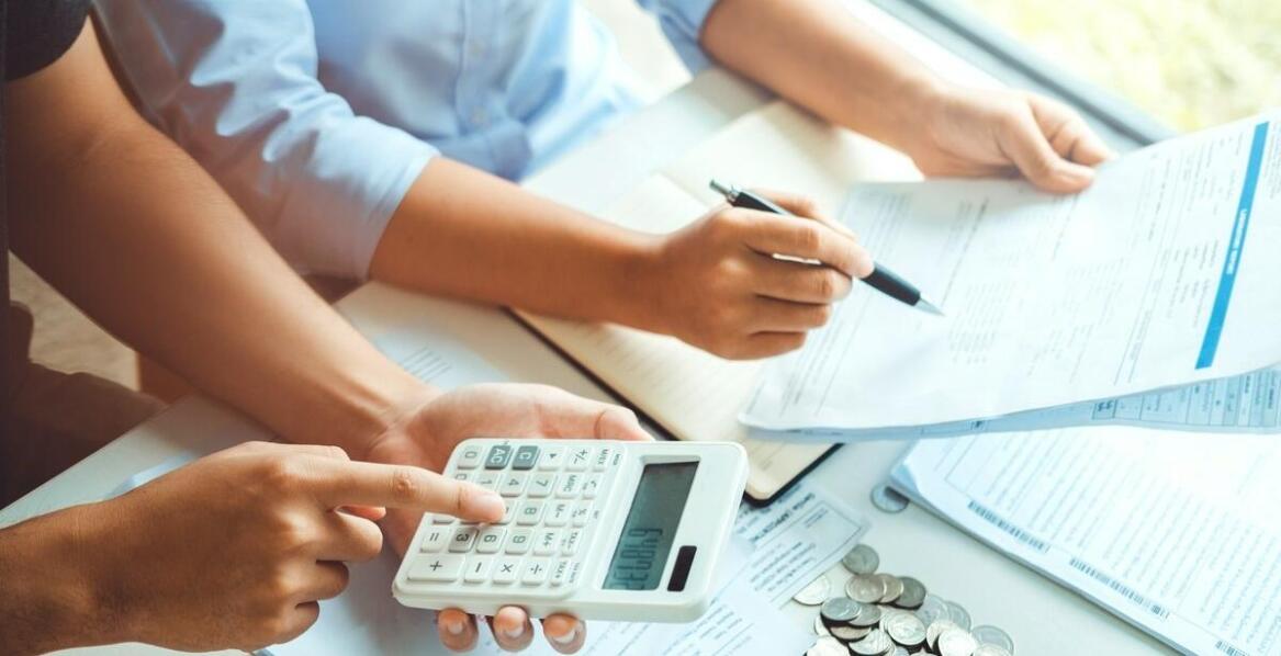 Jak wygląda obsługa finansowa firm i osób prywatnych – najważniejsze informacje