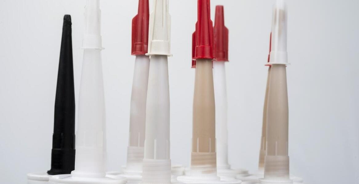 Strzykawki jednorazowe – zastosowania, rodzaje i bezpieczeństwo użytkowania