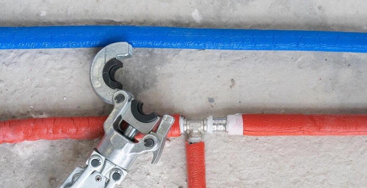 Porównanie modeli zaciskarek akumulatorowych dostępnych na rynku