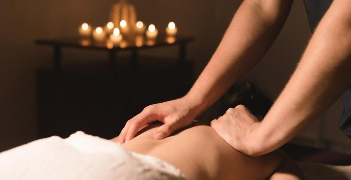 Masaż aromaterapeutyczny – działanie, zalety i zastosowania w codzienności