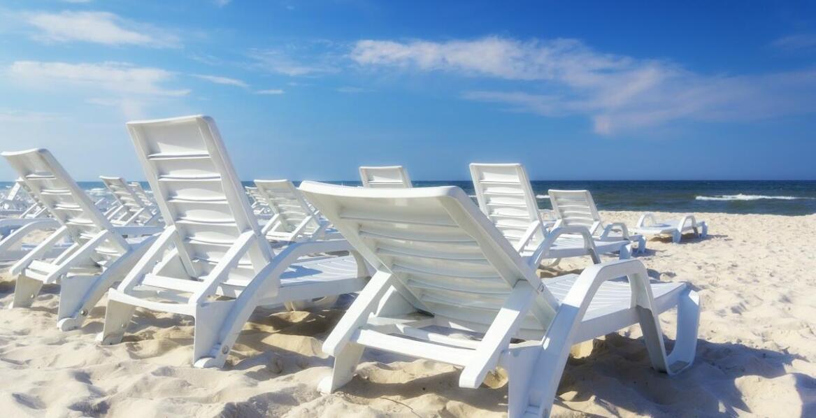 Leżaki z nadrukiem reklamowym – inspiracje na zwiększenie widoczności marki