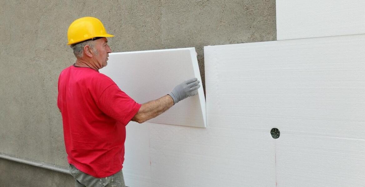 Deski elewacyjne – inspiracje, trwałość i sposoby montażu na fasadach