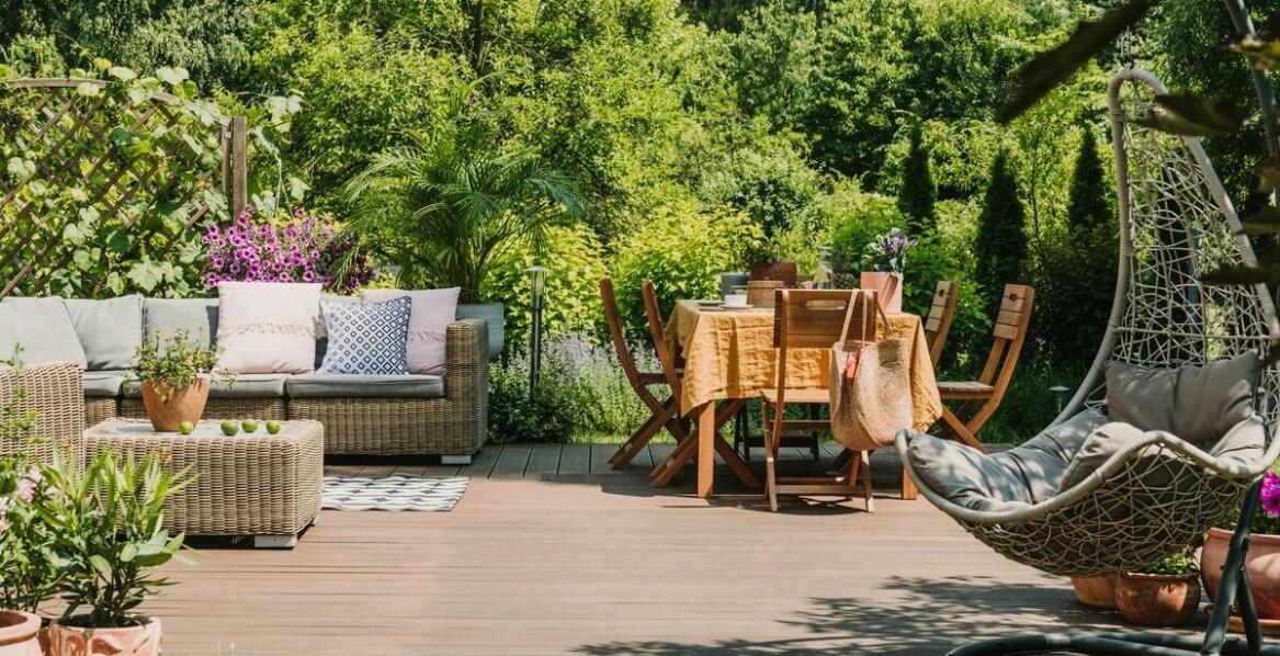 Deski tarasowe – porównanie materiałów i wskazówki dotyczące pielęgnacji