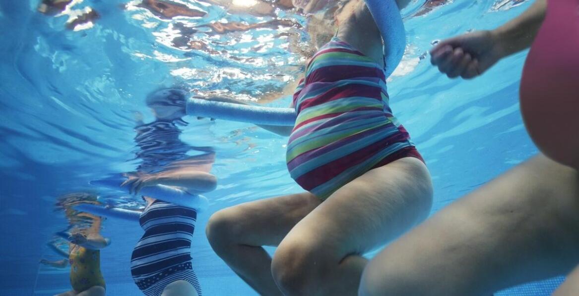 Jak przebiega nauka pływania u dzieci i jakie przynosi korzyści?