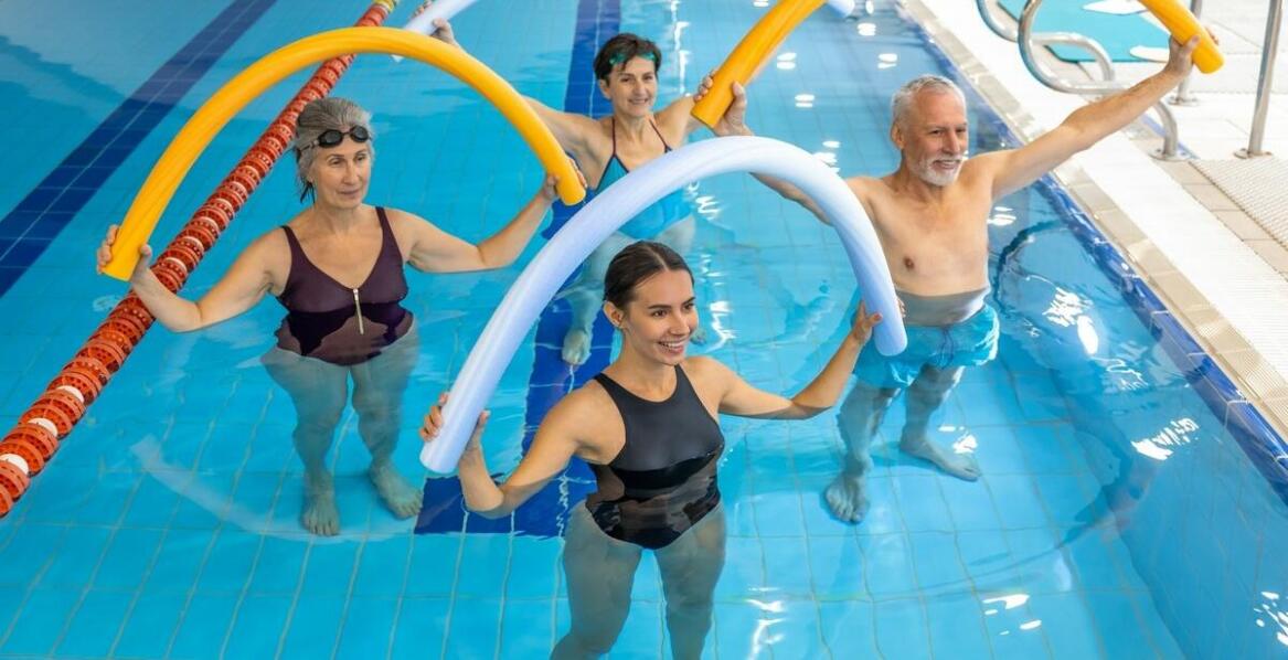 Aqua aerobik – efekty ćwiczeń w wodzie i najważniejsze zasady treningu