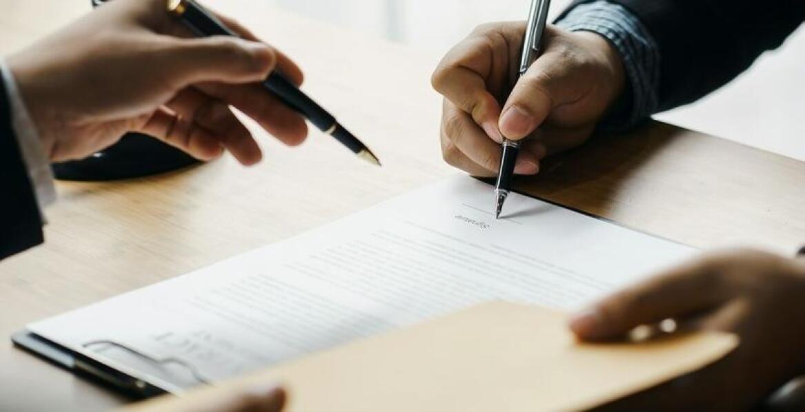 Rodzaje spółek i najważniejsze aspekty zawierania umów wspólników