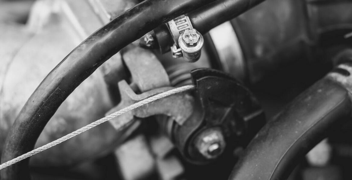 Objawy uszkodzenia pompy wspomagania – jak zapewnić sprawne auto-wspomaganie