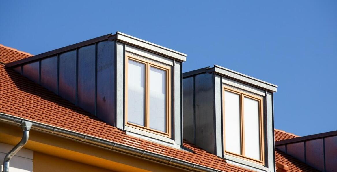 Jak wybrać okna dachowe do różnych pomieszczeń? Kluczowe aspekty wyboru