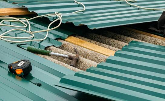 Wyłazy dachowe Fakro – zastosowania, funkcje i komfort codziennego użytkowania