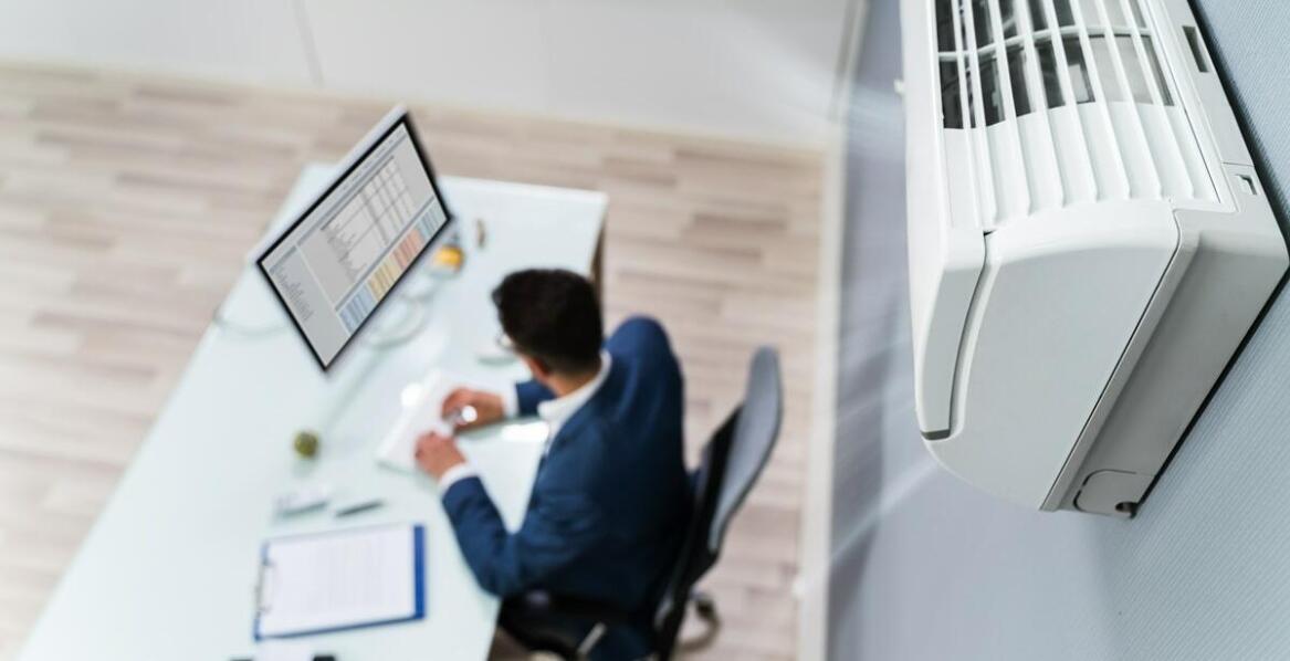 Klimatyzacja w przestrzeni biurowej – zalety i kluczowe aspekty montażu