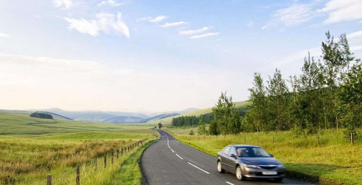 Wynajem długoterminowy aut bez limitu kilometrów – zasady, koszty, zalety