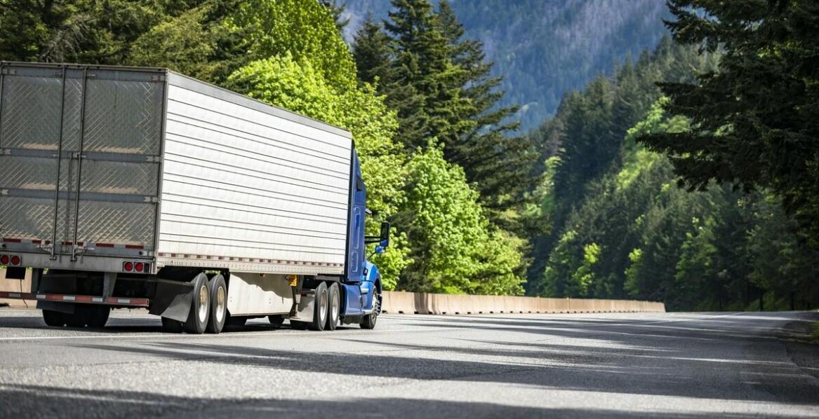 Jakie czynniki wpływają na skuteczny przewóz ładunków wielkogabarytowych