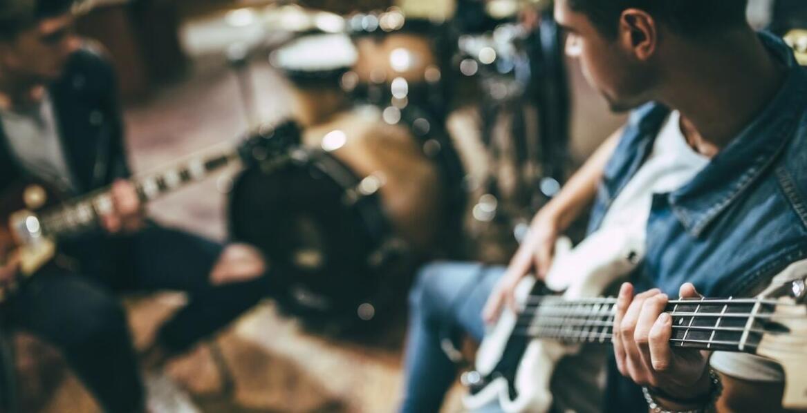 Jak wybrać idealny zespół muzyczny na każdą okazję? Sprawdzone porady