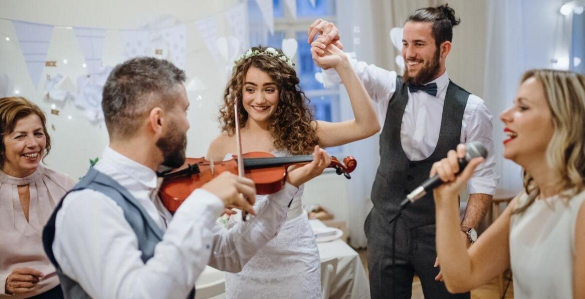 Zespoły muzyczne – czym się kierować przy wyborze formacji na ważne wydarzenie