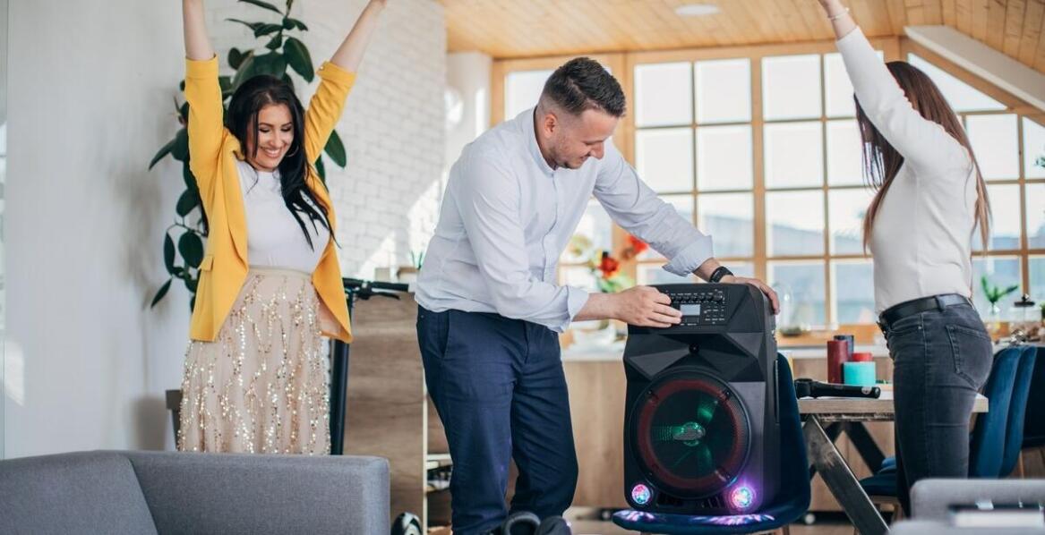 Najlepsze inspiracje muzyczne na wesele – przegląd trendów i aranżacji